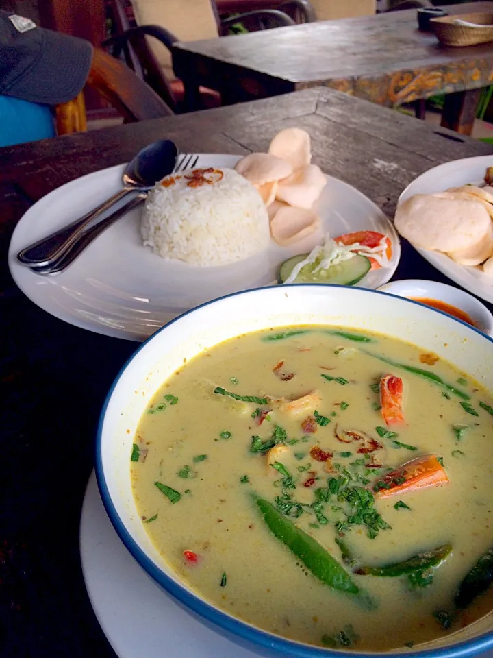 Prawn curry soup in Bali style @ Jl. Hanoman, Ubud, Bali.|Chalinee Kalyanamitraさん