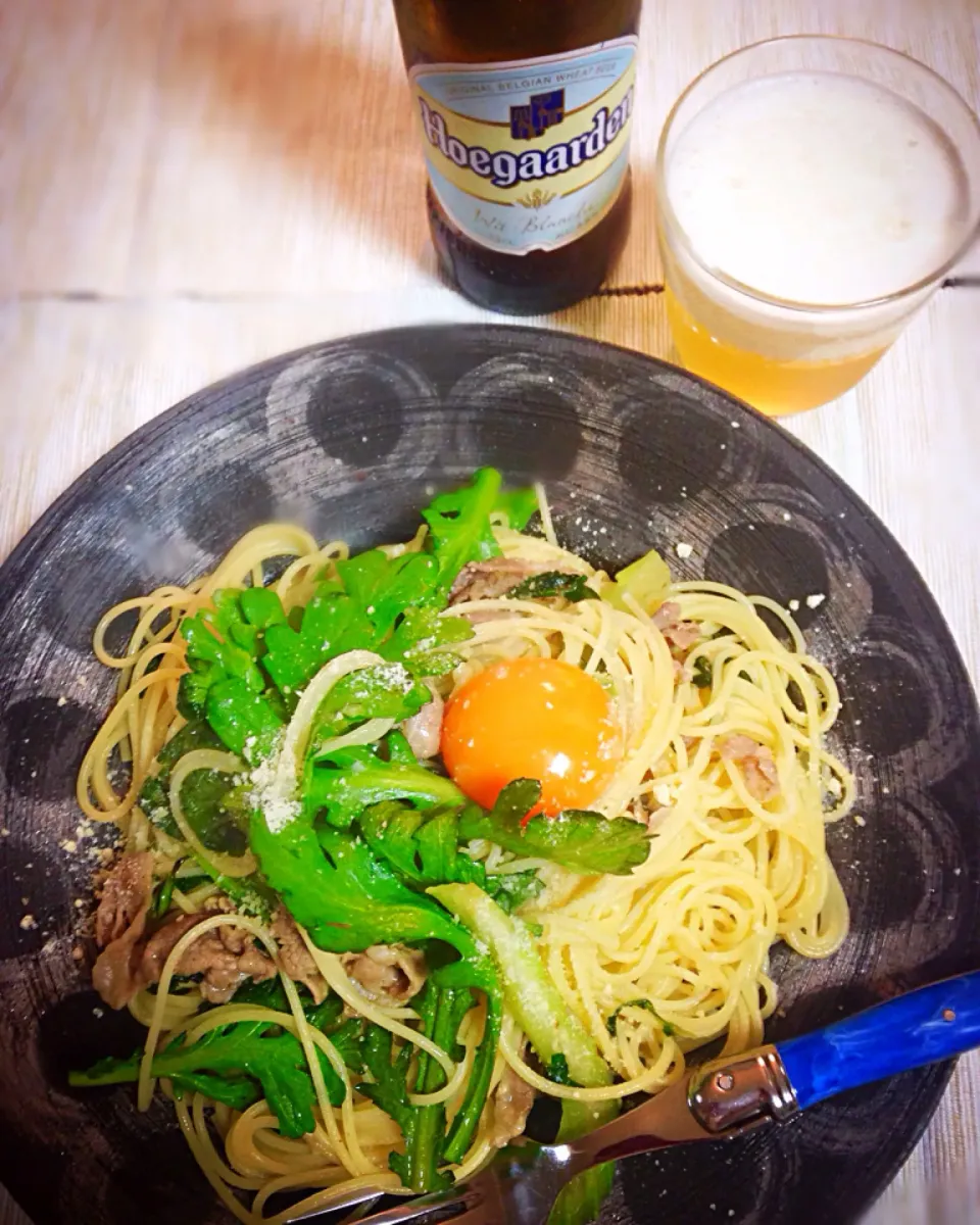 Snapdishの料理写真:塩豚と春菊のパスタ&Hoegaarden White🍺|kctreeさん