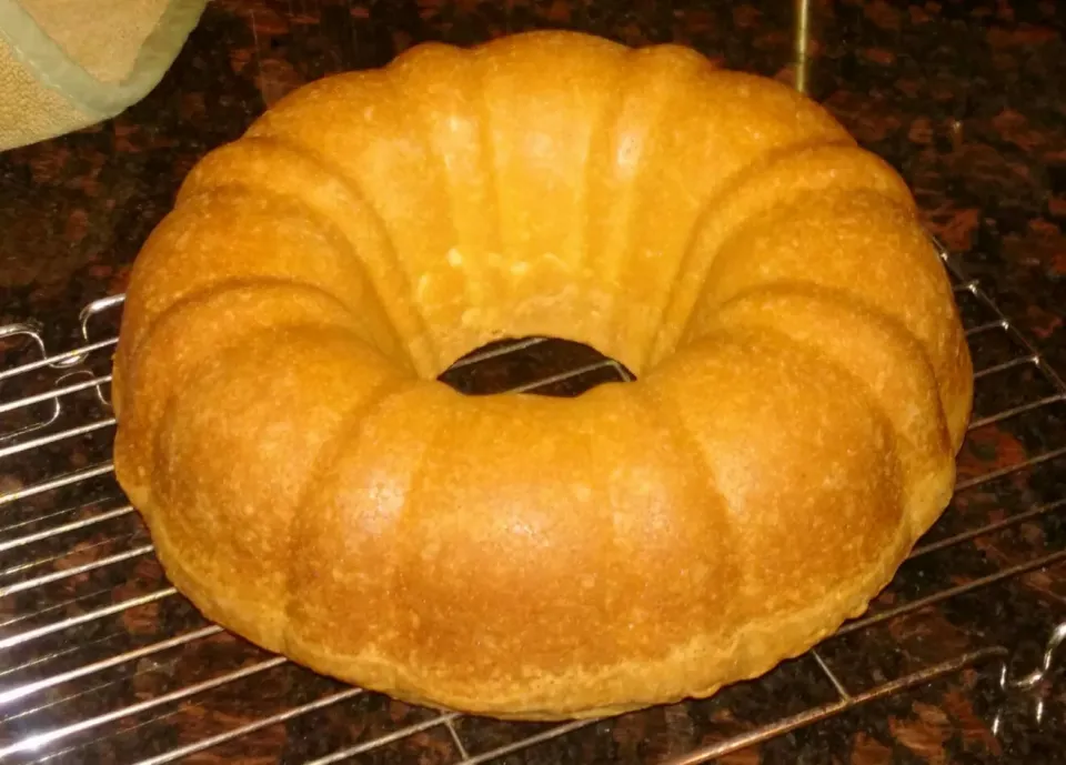 Pound Cake, flavored with almond and vanilla.|222Seaburyさん