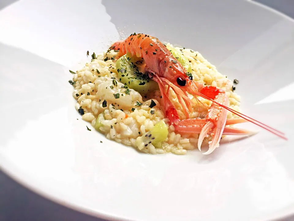 Risotto with lemon zest, langoustines and kiwi fruit|laura giardinaさん