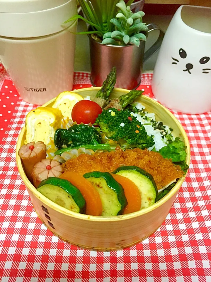 Snapdishの料理写真:アジフライ＆アスパラ巻き巻き弁当|kiyomi sakuraiさん