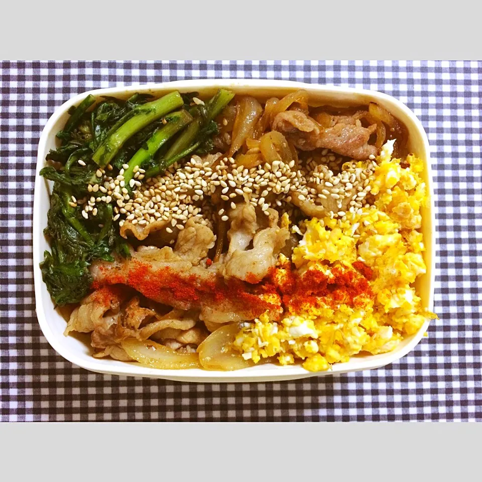 三色弁当。

豚味噌焼
炒り卵
春菊からし和え|warachamさん