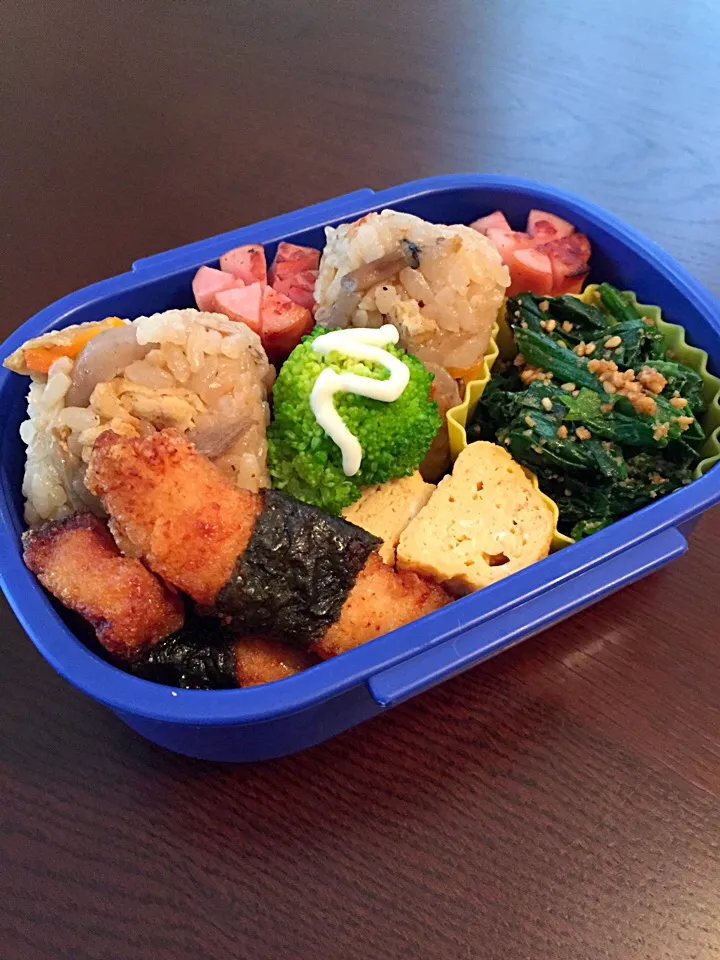 Snapdishの料理写真:鶏肉の海苔巻き揚げとかやくごはん弁当|kiicoさん