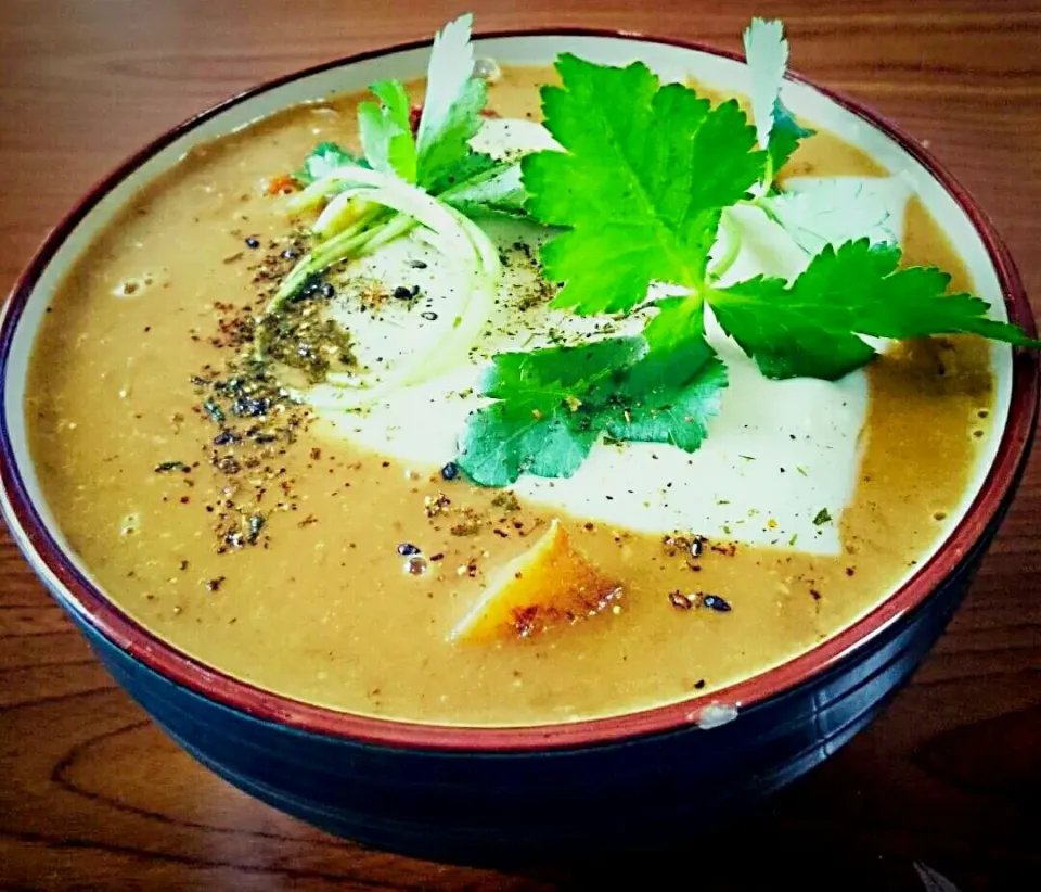 Snapdishの料理写真:二日目のカレーで🍛🍴味噌ミルク🐮🍼カレーラーメン👲🏽🍛🍜🍜🍜チーズ乗っけちゃいました😂❤|Yukiさん