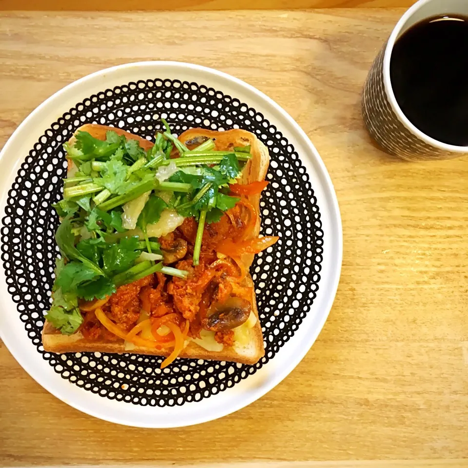 朝ごはん。昨日の残りのサバ缶でオープンサンド。|yukko7740さん