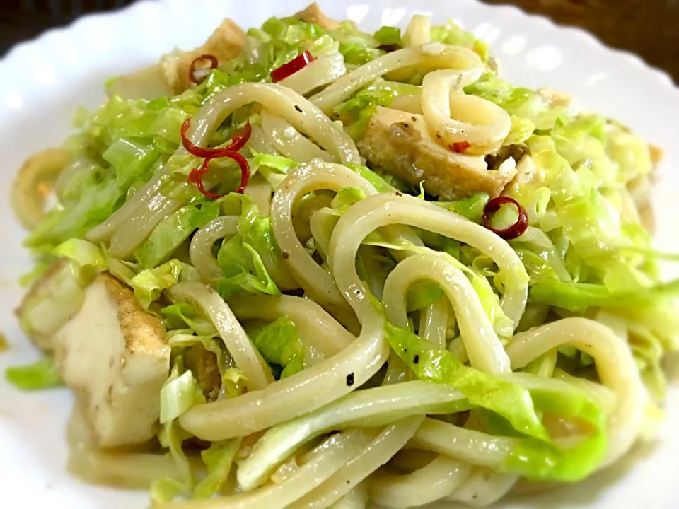 今日のブランチは
 春キャベツ、厚揚げ、アンチョビの焼うどん|muutさん