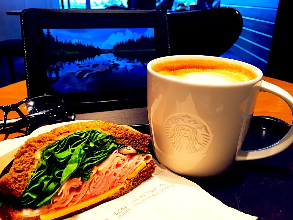 honey-ham&cheddarcheese with cafe latte|ailinwatanabe@ezweb.ne.jpさん