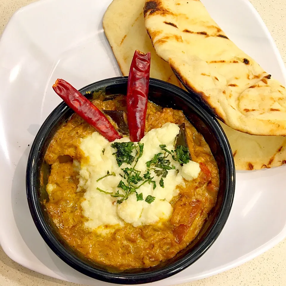 Vegan curry with nan bread|Koalaさん