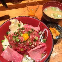 Snapdishの料理写真:ウニトロユッケ丼|Mikaさん