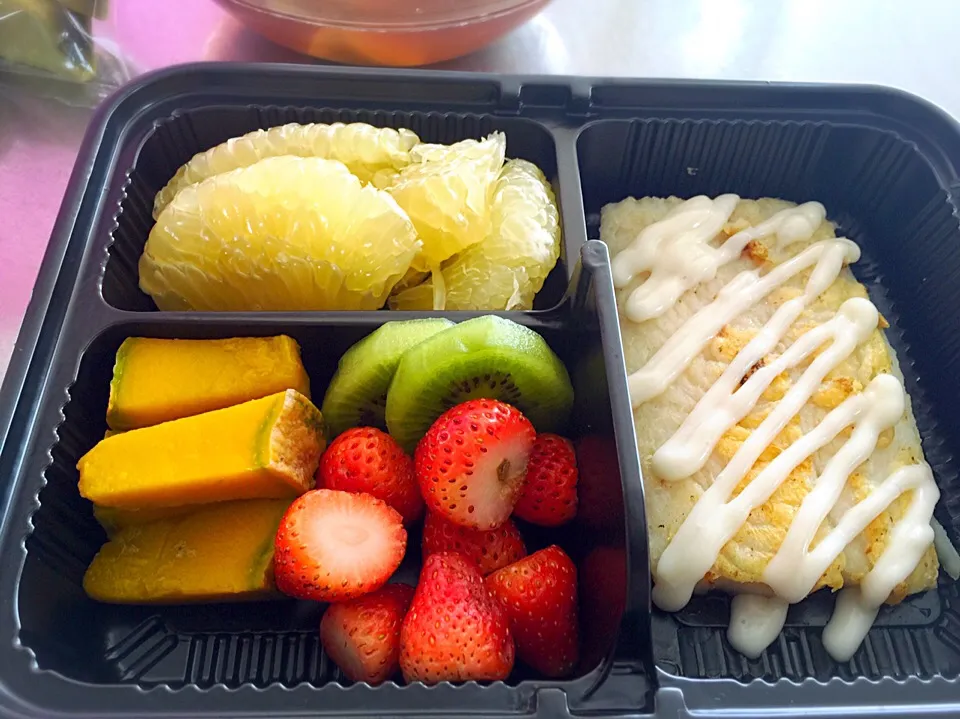 Doly steak with mixed fresh fruit|Passawan Hoontrakoonさん