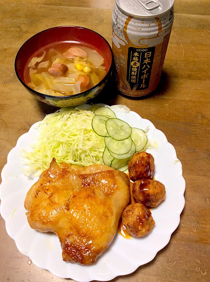 鶏もも肉焼焼き定食、チキンボール、春キャベツとウインナーのトマトスープ💖🍺|Norio Fukudaさん