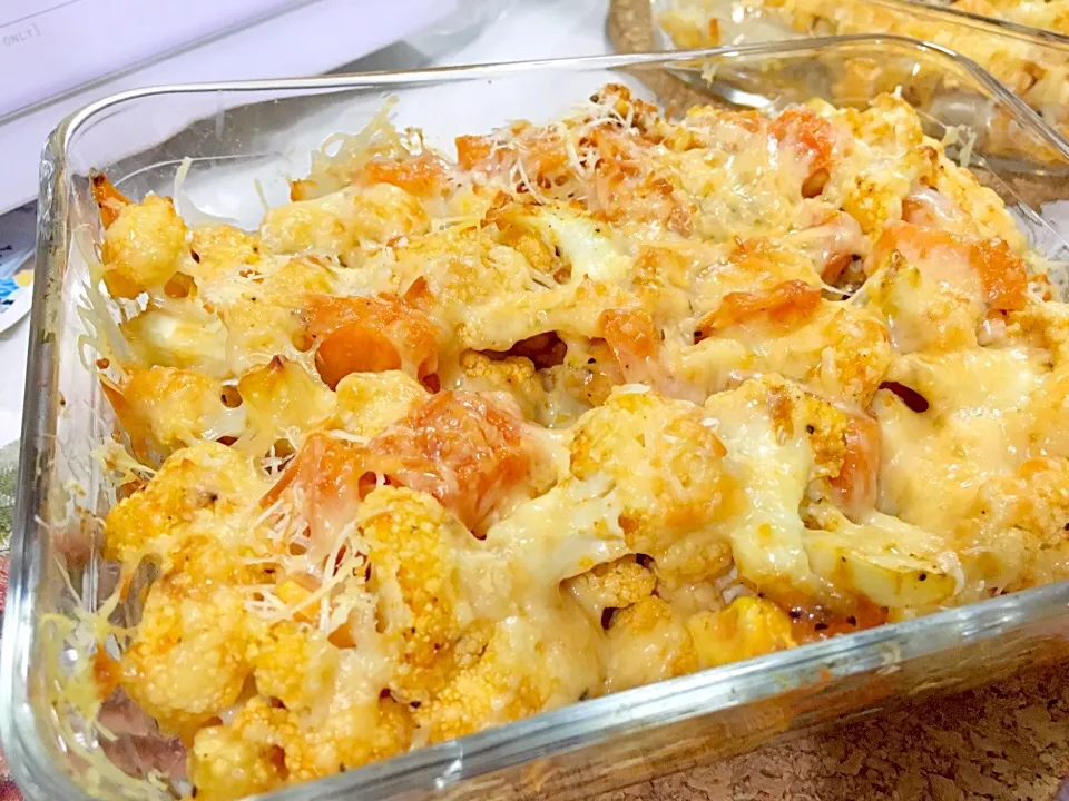 Snapdishの料理写真:Baked Cheesy Cauliflower|prissyさん