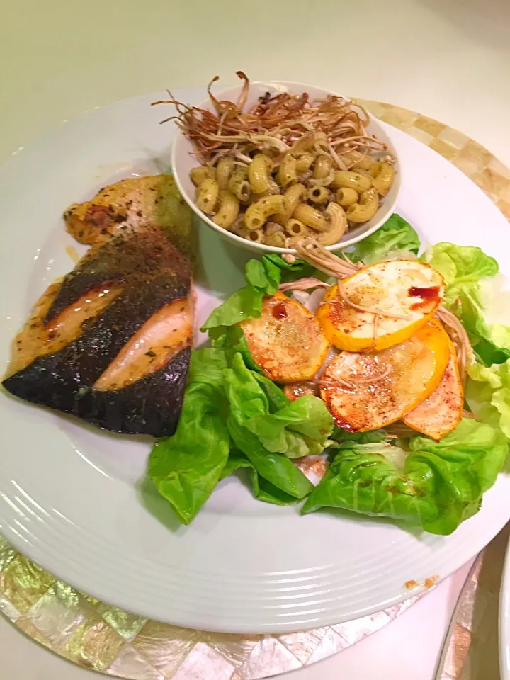 Home-cooked grilled salmon , truffles mushroom & pesto macaroni and lightly grilled yellow squash & enoki.|sarahさん