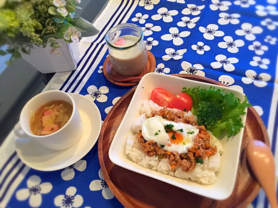 ハンバーグ丼
キャベツのスープ
ミルクティープリン|Hitomiさん