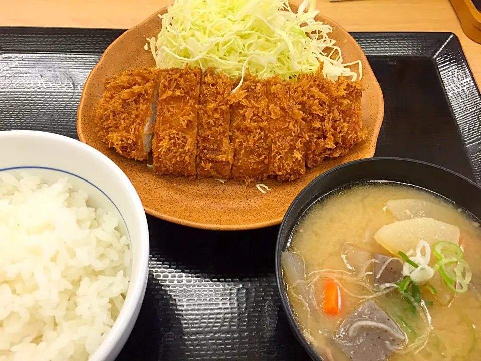 朝ロースカツ定食|マハロ菊池さん