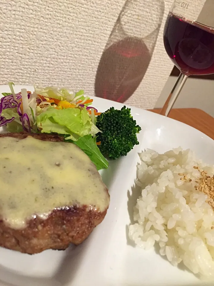 Snapdishの料理写真:チーズハンバーグ|pkeiさん