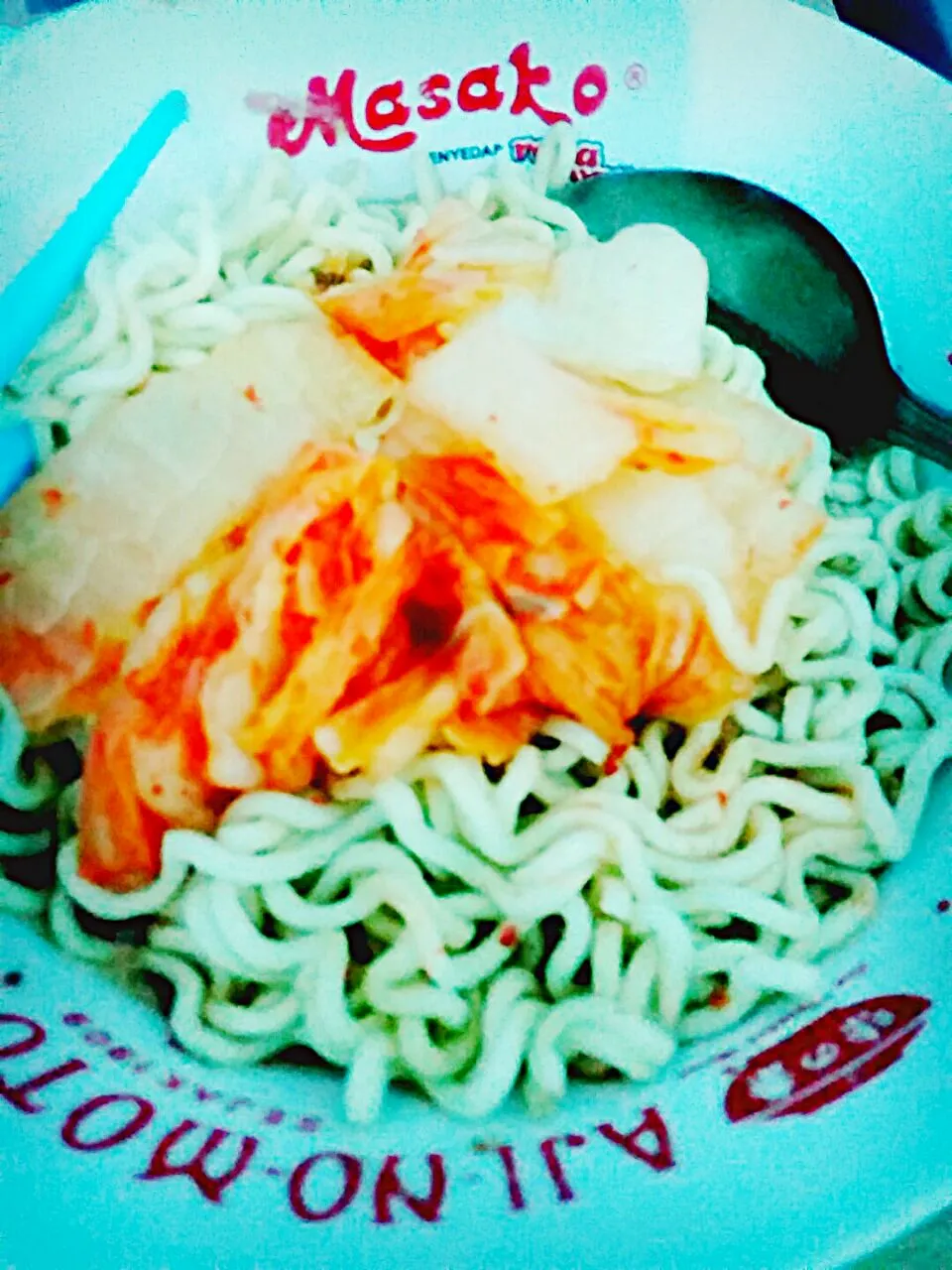 Snapdishの料理写真:indomie goreng with kimchi 😋😋|trisna okthafianiさん