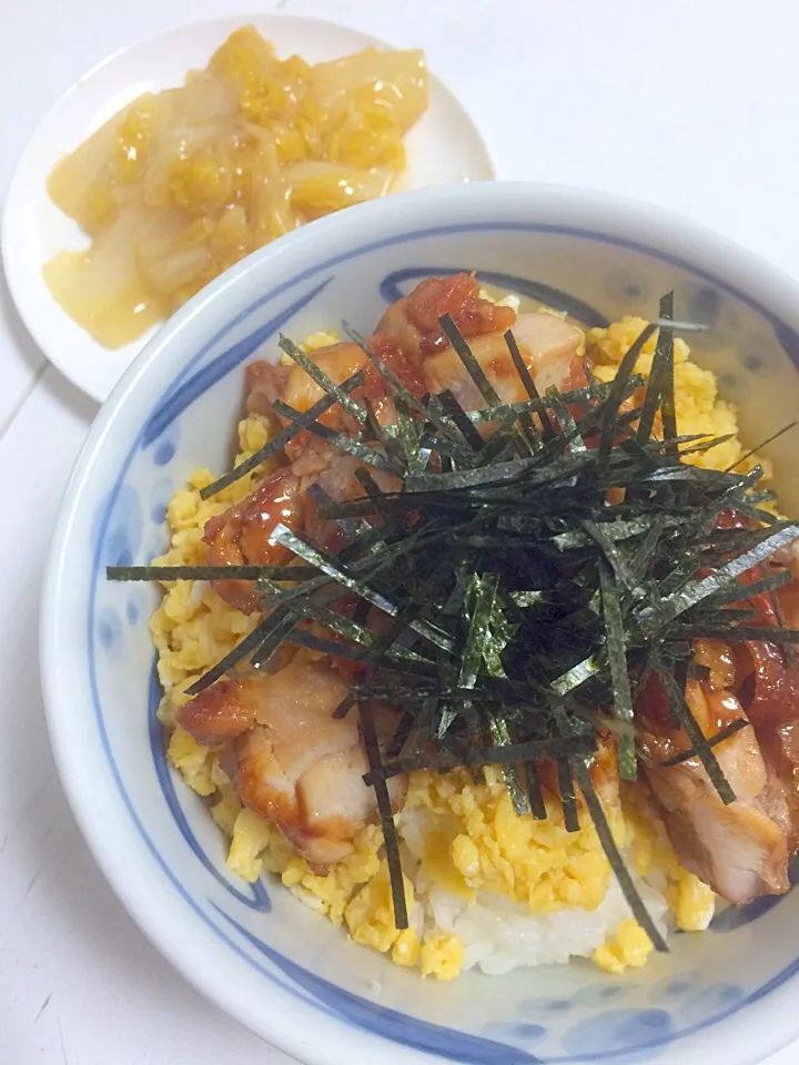 とり卵そぼろ丼|LOUPEのオフィスごはんさん