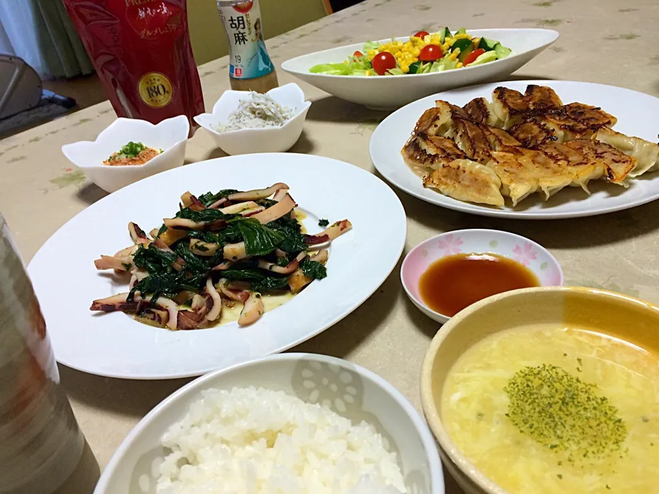 バター醤油のイカ焼きと餃子定食❤️|makoさん