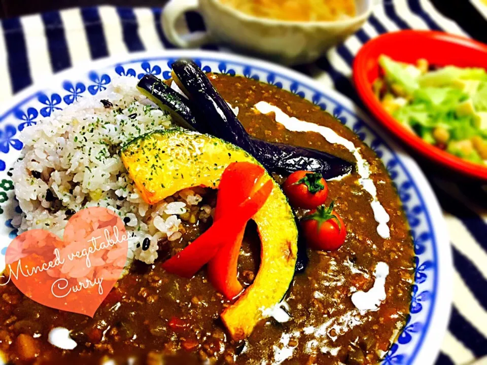 Snapdishの料理写真:たっぷり野菜のキーマカレー♡|m i h oさん