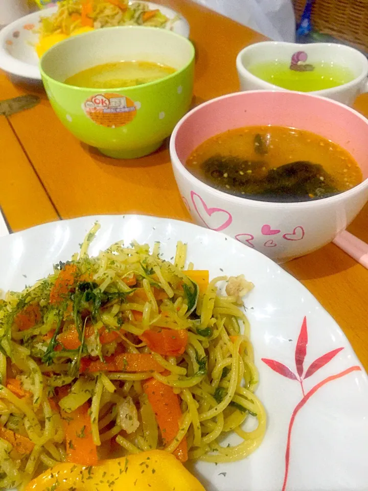 豚肉と春野菜の醤油スパゲティ  チーズのせ卵焼き   ワカメの坦々風スープ|ch＊K*∀o(^^*)♪さん