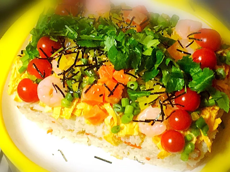 サーモンとえびのちらし寿司|くろねこっく🐈‍⬛さん