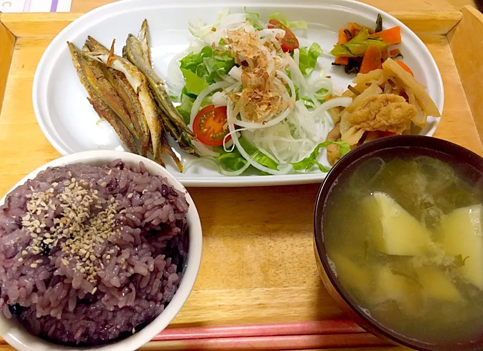 まごわやさしい晩ご飯😋いかなごのハーブ塩焼き|かわちさん