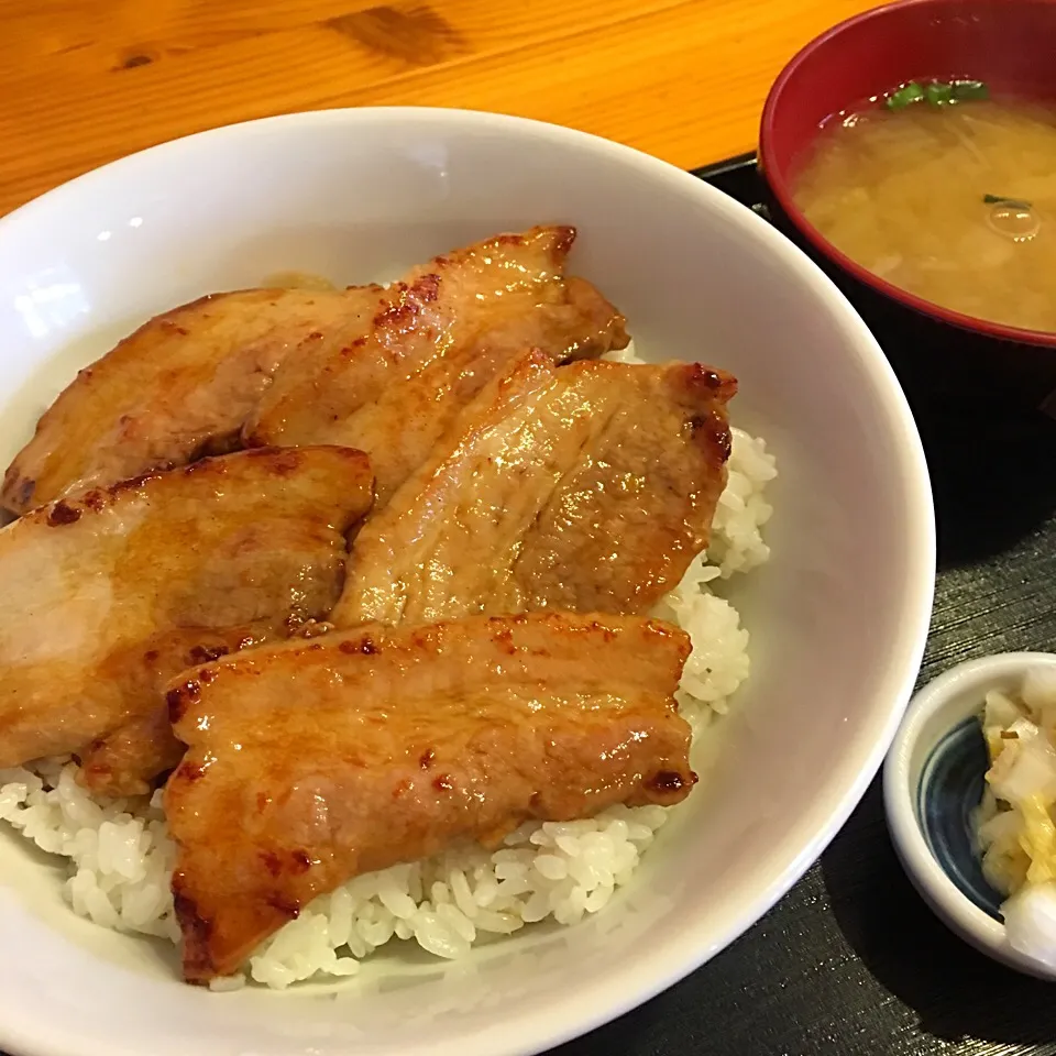 厚切バラ ぶた丼 680円|Hiroko Saitohさん