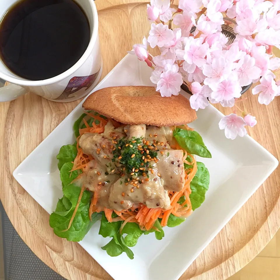 Snapdishの料理写真:3/11❤︎チキンのハニーマスタード&クリームチーズ❤︎ベーグルサンドイッチ|Makinsさん