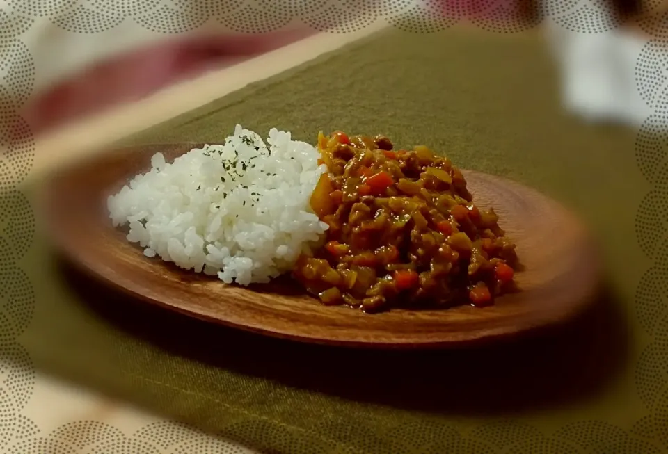 《フライパンで簡単♪春のベジタブルキーマカレー》 #カレー #キャベツ #新タマネギ #にんじん #ベジタブル #挽き肉 #キーマカレー|erichiさん