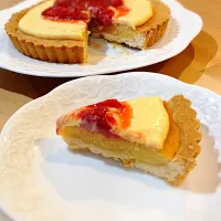 Snapdishの料理写真:いちごジャムとカスタードクリームのタルト🎶|くるりんさん