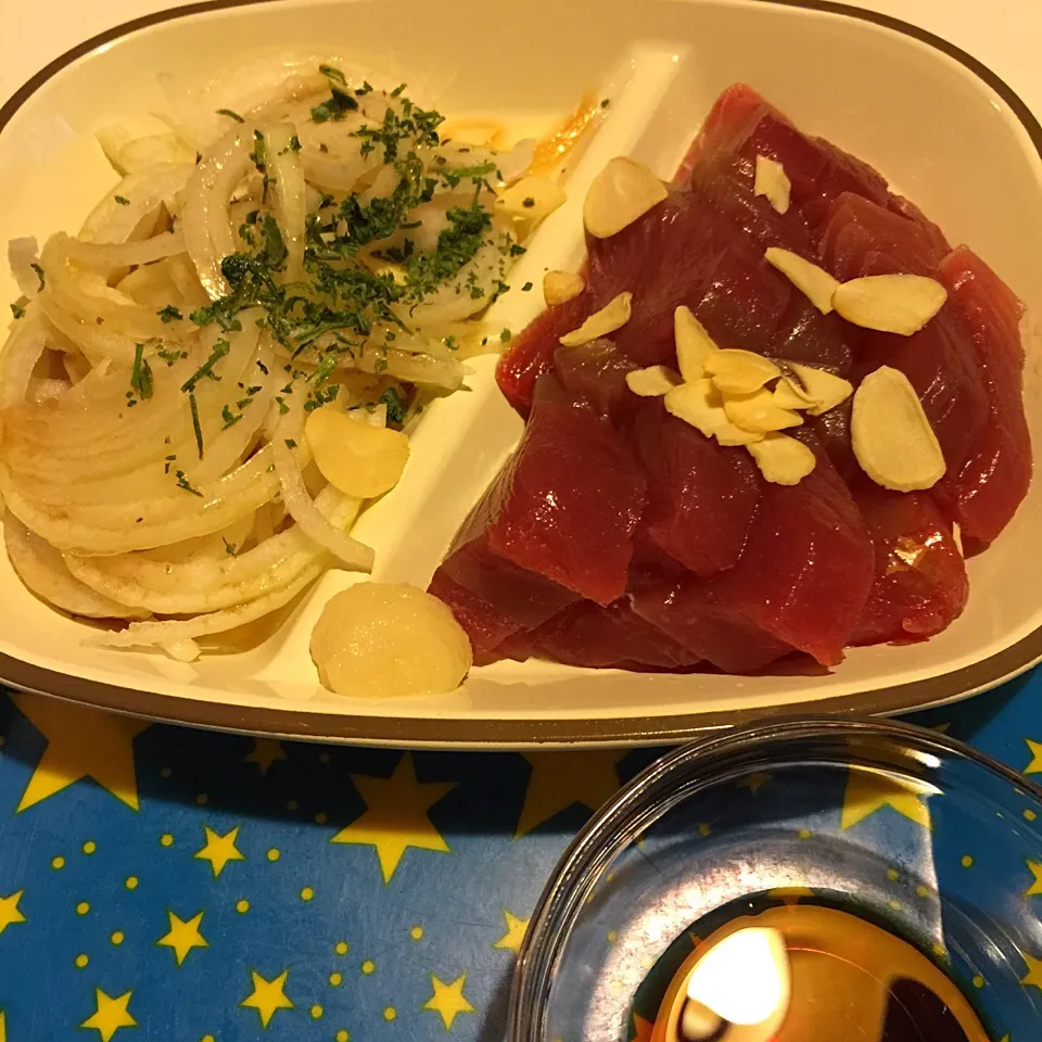 Snapdishの料理写真:かつおの刺身とオニスラ(◍•ڡ•◍)❤|いつみさん