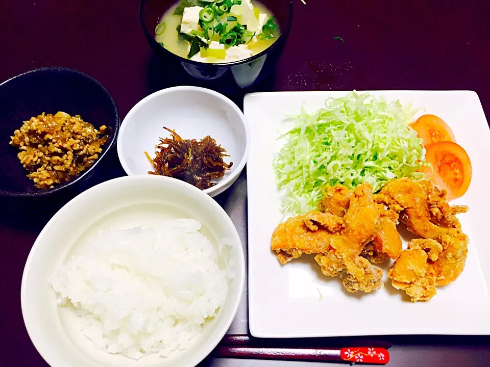 からあげ
サラダ
いかなごのくぎ煮
ひき肉と玉ねぎの炒め物
お味噌汁
ごはん|asukaさん