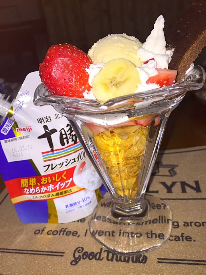 Snapdishの料理写真:いちごパフェ🍓できたよー🎵^ - ^|cafebobさん