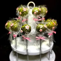 Snapdishの料理写真:Matcha 桜 cake pops 2