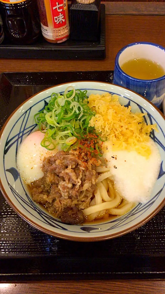 肉とろろ玉うどん|るみおんさん