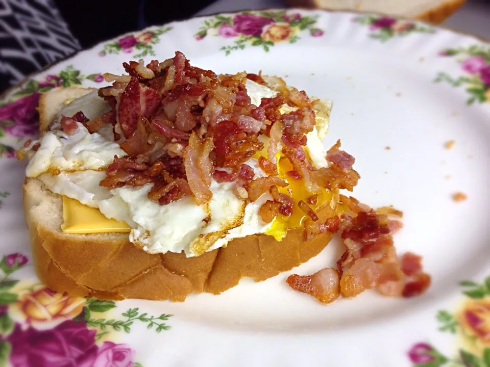 Cheese , egg and bacon By the Husband 😄|CookingWithLoveさん