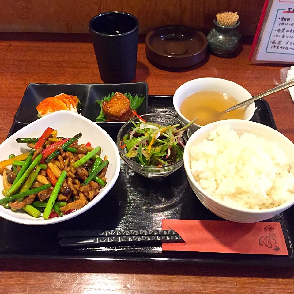 Snapdishの料理写真:豚肉とニンニクの芽のブラックビーンズ炒め定食*\(^o^)/*|すかラインさん