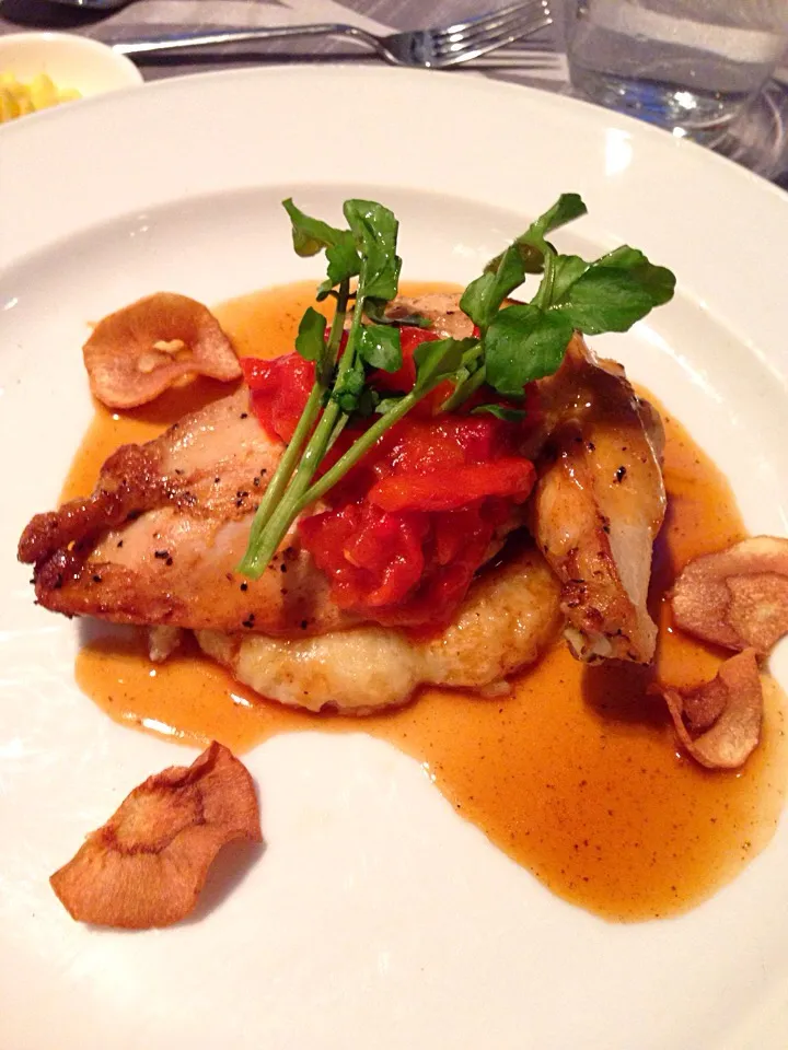 Roasted chicken thigh, bell pepper piperade, parsnip chips|Kristine Linさん