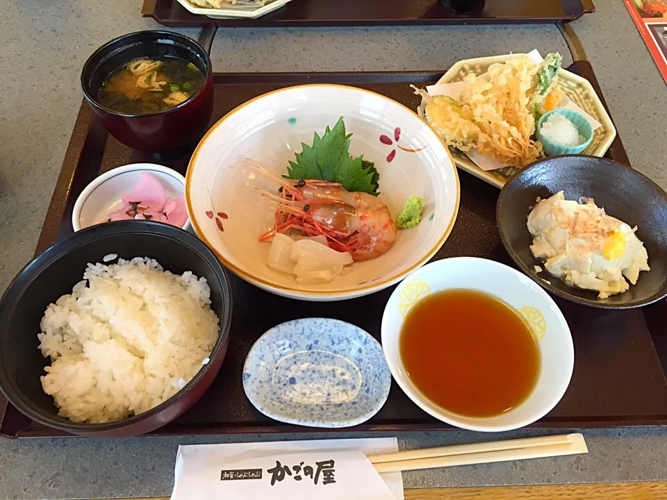 Snapdishの料理写真:かごの屋ランチ 刺身盛り等|Gashiさん