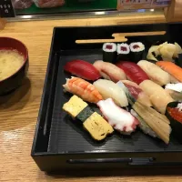 Snapdishの料理写真:築地のにぎり寿司🍣|Miku.さん