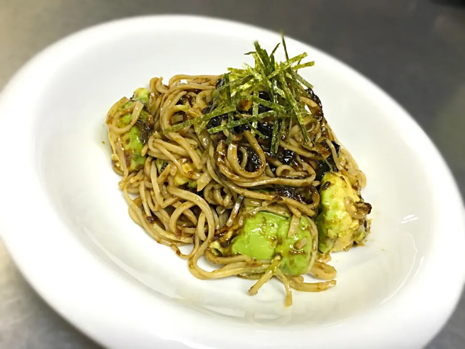 アボカドと海苔の佃煮の和え蕎麦|BOSSさん