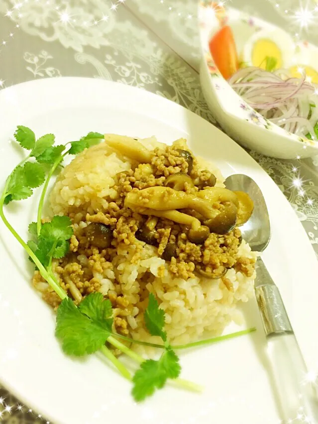 りまこちゃんの中華風ひき肉カレー💕とサラダ🌿玄米で🍛|桜央里さん