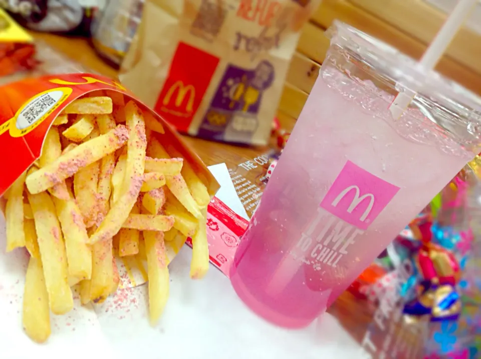 Snapdishの料理写真:McDo's SaKuRa FrieS anD DriNk..|GeMzKiTchさん