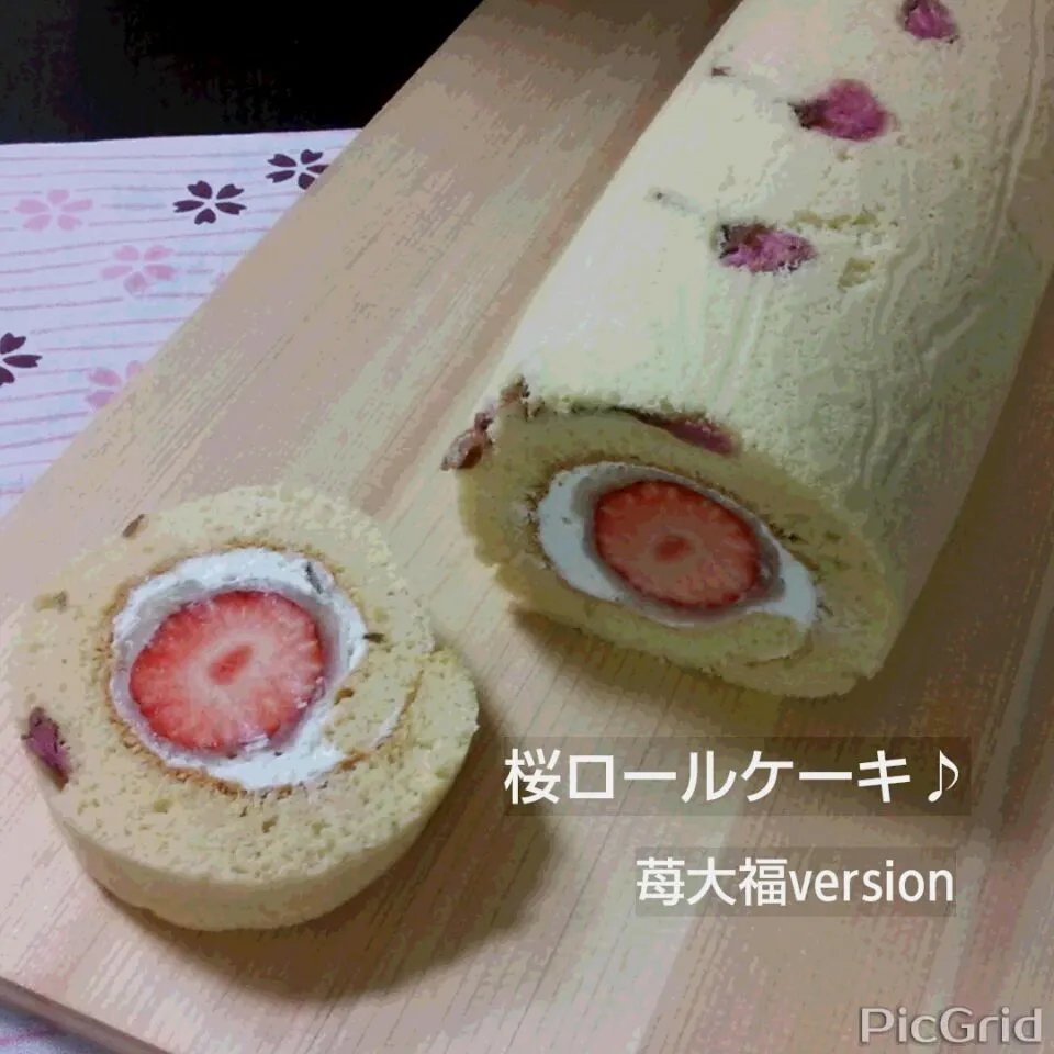 Snapdishの料理写真:桜ロールケーキ♪苺大福version♪|ゆっこさん