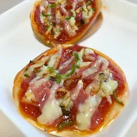 Snapdishの料理写真:アレルギー対応🍴米粉の餃子皮で作ったひとくちピザ🍕|フジちゃんさん