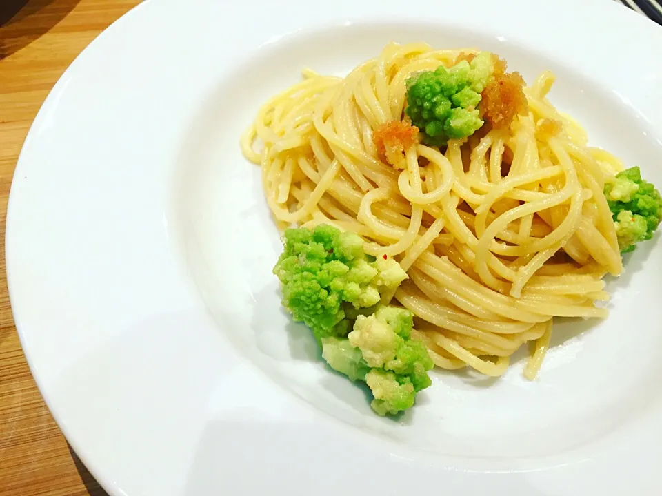 Snapdishの料理写真:明太子とロマネスコの和風パスタ|レイさん