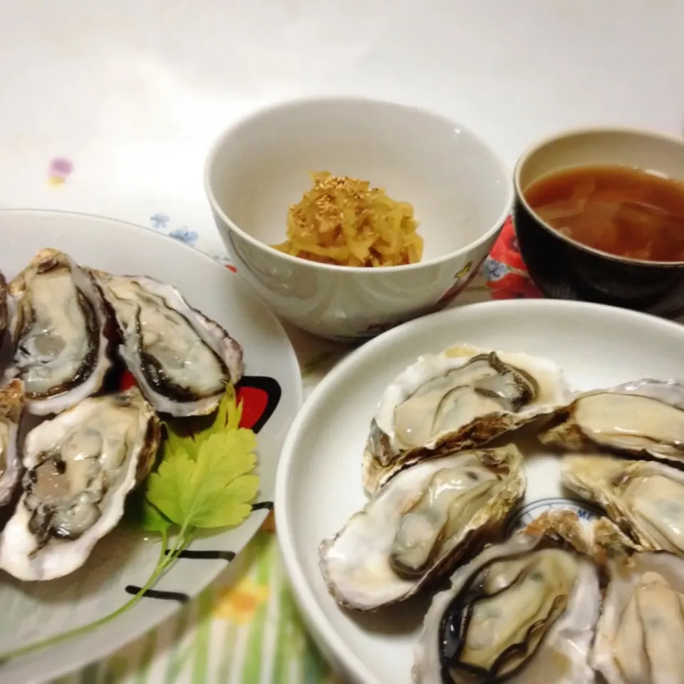 生牡蠣・レンチン牡蠣・大根の和風サラダ・キャベツとしめじのお味噌汁|美也子さん