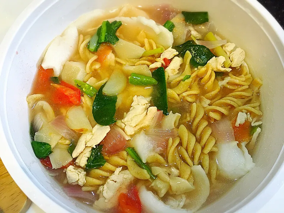 Fusily Tom Yam Kai
(Fusily in Tom Yam Chicken and Coconut)|Passawan Hoontrakoonさん