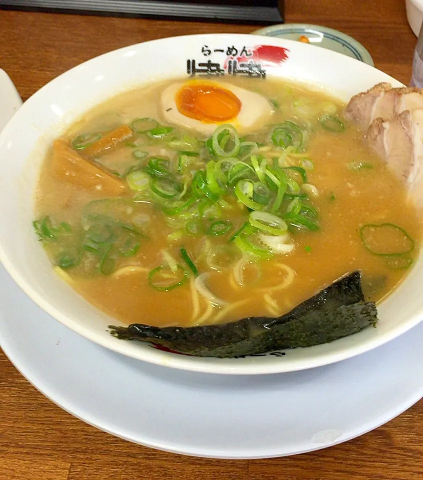 津津ラーメン  鶏骨醤油|るみおんさん